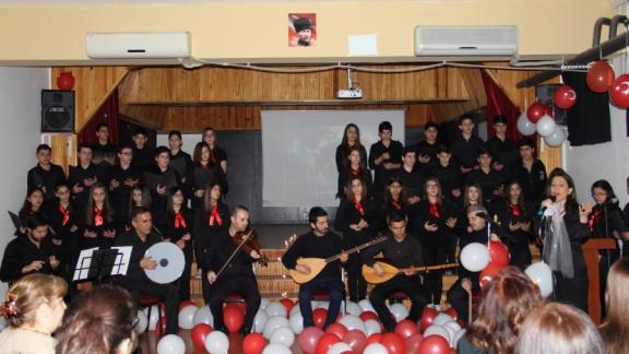 Feyzullah Turgay Ciner Ortaokulu - Mustafa Kemal Atatürk´ü ve Şehitlerimizi Anma Konseri