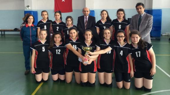 Prof. Abdullah Türkoğlu Ortaokulu - Yıldız Kız Voleybol Takımı