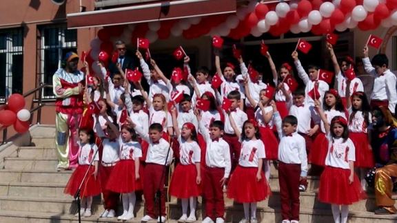 Kazım Tunç İlkokulu 23 Nisan Ulusal Egemenlik Bayramını Coşkuyla Kutladı.