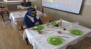 Osmangazi İmam Hatip Ortaokulu Yiyecekler ve İçecekler isimli Arapça Gösterisi