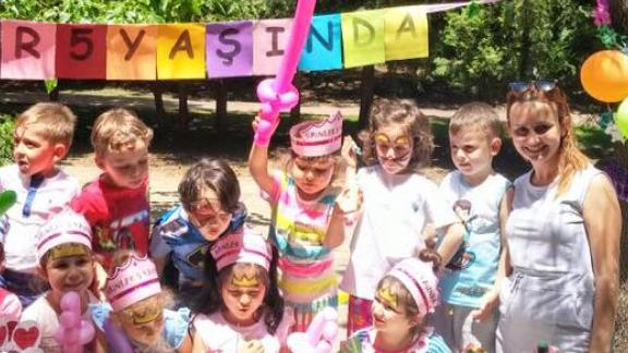 Güzide Yılmaz İlkokulu-Şirinler Sınıfı 5. Yaşlarını Kutladı