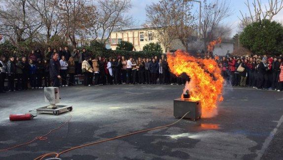 Maltepe Mesleki ve Teknik Anadolu Lisesi- İstanbul Büyük Şehir Belediyesi Maltepe İtfaiyesi Yetkilileri tarafındanSivil Savunma Yangın Tatbikatı