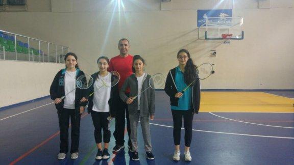 İBB Barbaros Hayrettin Paşa Ortaokulu - Badminton Takımımız İlçede 2. Oldu
