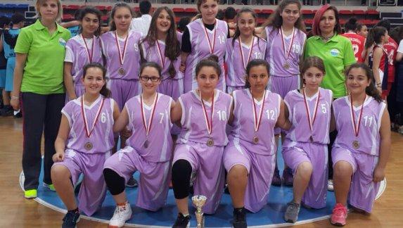 Muhsine Zeynep Ortaokulu -  Okulumuzun Yıldız Kız Basketbol Takımı İlçe 2. oldu