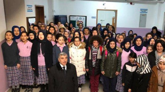 İlçe Milli Eğitim Müdürümüz Sayın Faik Kaptan, "İstiklal Marşı´nı Birlikte Söylüyoruz" projesi çerçevesinde bugün (19 Şubat 2018 Pazartesi) Altıntepe İmam Hatip Ortaokulunun bayrak törenine katıldılar.
