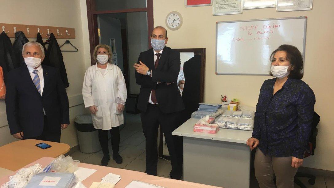 İlçe Milli Eğitim Müdürümüz Sayın Hüseyin Aydoğdu, Kovid-19 ile mücadele kapsamında maske üretimi yapılan Maltepe Halk Eğitim Merkezine ziyaret gerçekleştirdi.