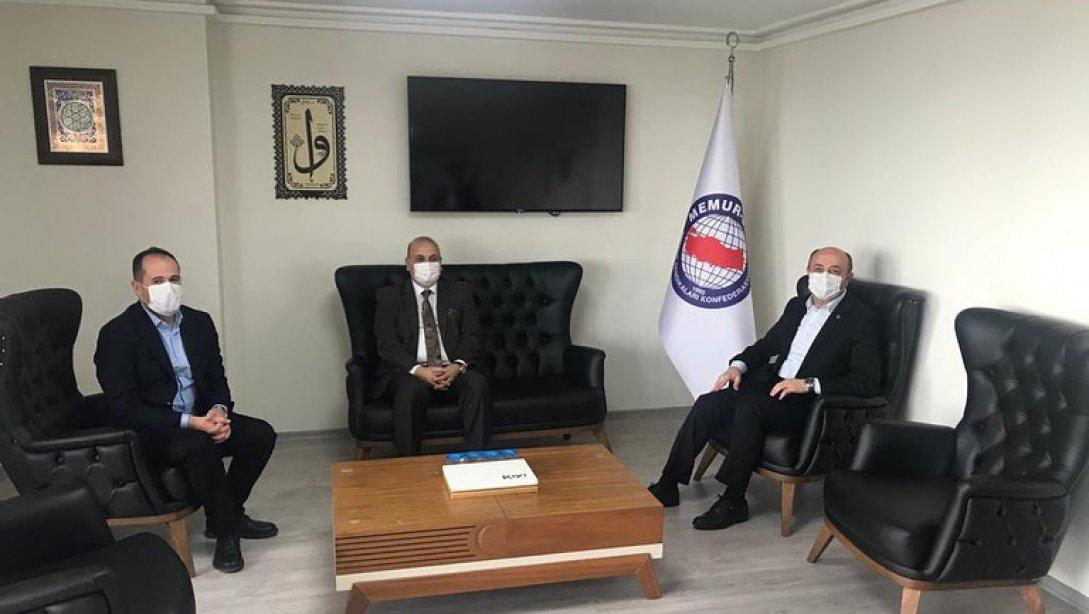 İlçe Milli Eğitim Müdürümüz Sn. Hüseyin Aydoğdu, Memur-Sen İstanbul İl Başkanı Sn. Talat Yavuz'a iade-i ziyarette bulundular.