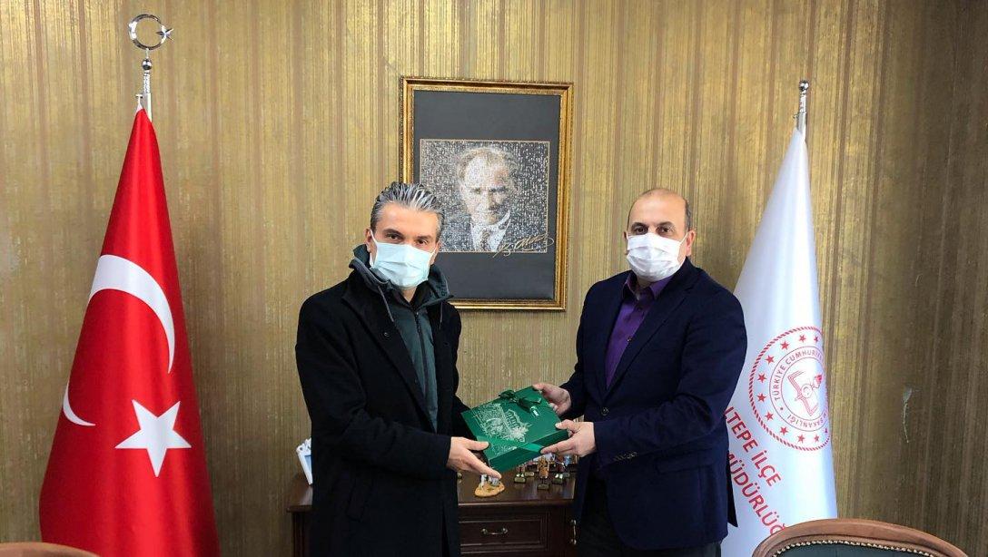 Maltepe Yeşilay Başkanı Sn. Sadık Çakır, İlçe Milli Eğitim Müdürümüz Sn. Hüseyin Aydoğdu'yu ziyaret ettiler.