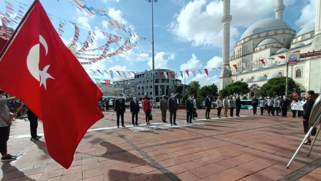 İlköğretim Haftası kutlamaları kapsamında çelenk sunma töreni Maltepe Atatürk Anıtında gerçekleştirildi. 