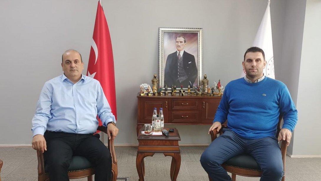 Küçükyalı Türk Telekom Müdürü Sn. Murat Özşahin, İlçe Milli Eğitim Müdürümüz Sn. Hüseyin Aydoğdu'yu ziyaret etti.
