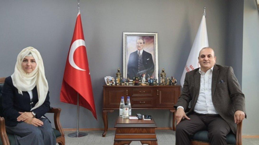 Yeni Medya Gazetesi sahibi, gazeteci Nurcan Kongur, İlçe Milli Eğitim Müdürümüz Sn. Hüseyin Aydoğdu'yu ziyaret etti.