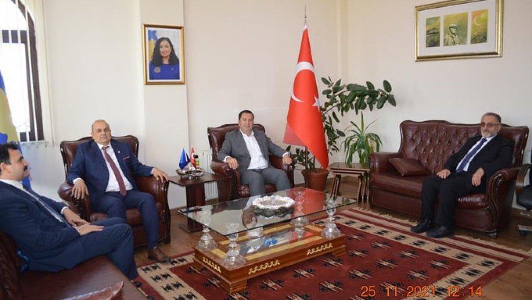 Kosova Cumhuriyeti Egitim Bakanlığı ve Türkiye Cumhuriyeti Kosova Büyükelçiliği'nin davetlisi olarak Kardeş Okul Protokolleri imzalandı