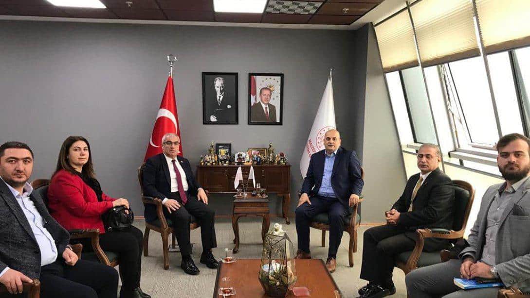 Ak Parti İlçe Başkanı Sn. Erdoğan Akkaya ve Yönetim Kurulu, İlçe Milli Eğitim Müdürümüz Sn. Hüseyin Aydoğdu'yu ziyaret ettiler.