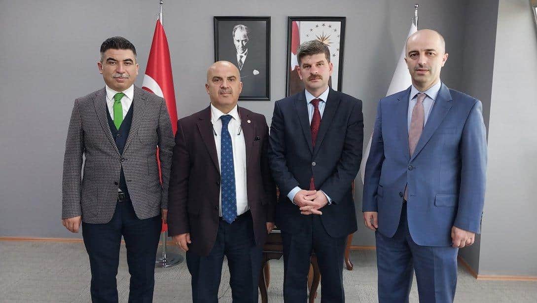 İGEDER Başkanı İdris Topçuoğlu ve Yön. Kur. Üys. Mehmet Esat Demirci, İlçe Milli Eğitim Müdürümüz Sn. Soner Can'ı ziyaret etti.