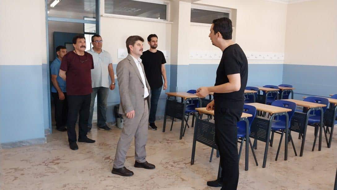 İlçe Milli Eğitim Müdürümüz Sn. Soner Can, Şube Müdürümüz Sn. Aytaç Arslan Muhsine Zeynep Ortaokulunu ziyaret ederek yapılan tadilatları ve yenileme işlemlerini yerinde inceledi.