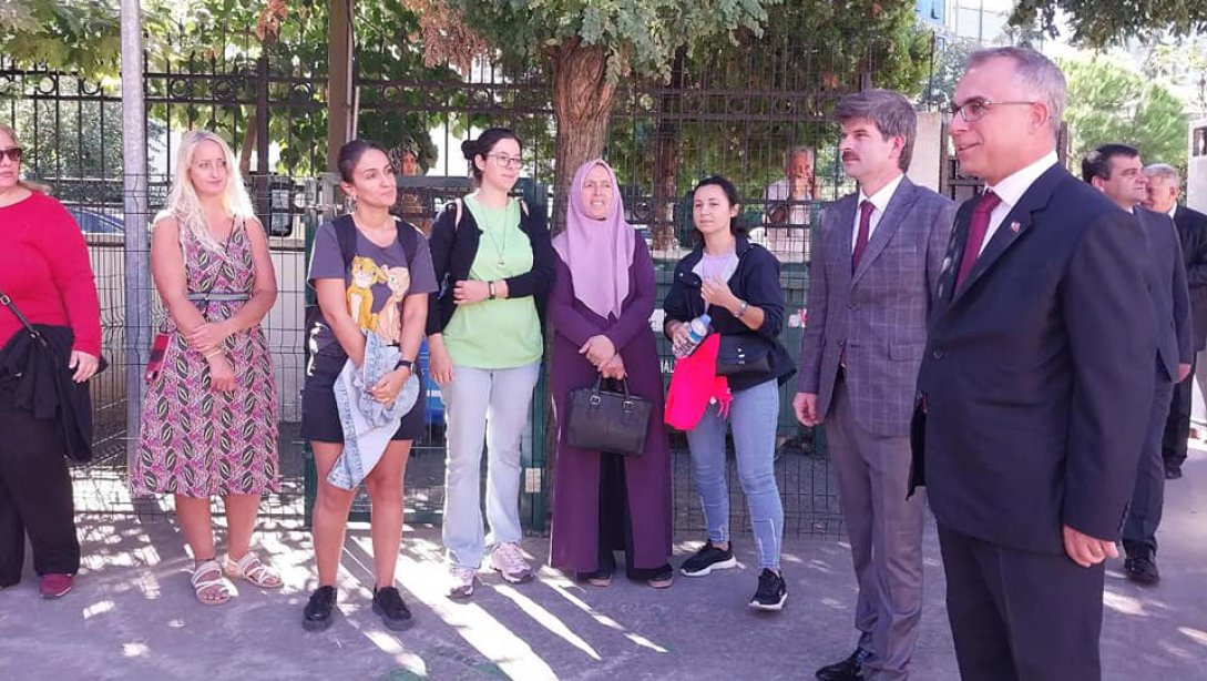 Uyum haftasında ilk defa okula başlayan öğrencileri  Maltepe Kaymakamımız Sn. Bahri Tiryaki ve İlçe Milli Eğitim Müdürümüz Sn. Soner Can Girne Anaokulunda ziyaret ettiler.