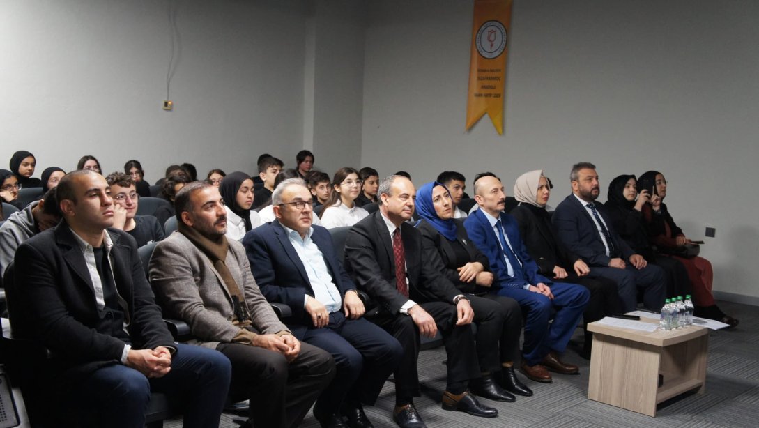Anadolu Mektebi Sezai Karakoç Şiir Dinletisi Anma Programı gerçekleşti.