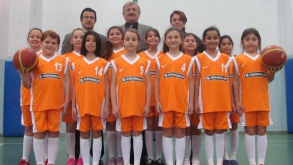 Güzide Yılmaz İlkokulu-Okul Basketbol ve Futbol formalarımız yenilendi...