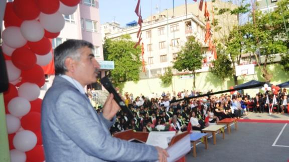 Feyzullah Turgay Ciner Ortaokulu - Mezuniyet Töreni İlçe Milli Eğitim Müdürümüz Faik KAPTAN´ın katılımlarıyla gerçekleşti.