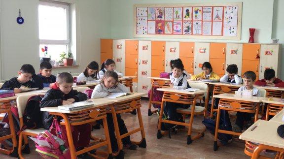 Albay Niyazi Esen İlkokulu ´nda"Önce Ben Okuyorum"Projesi