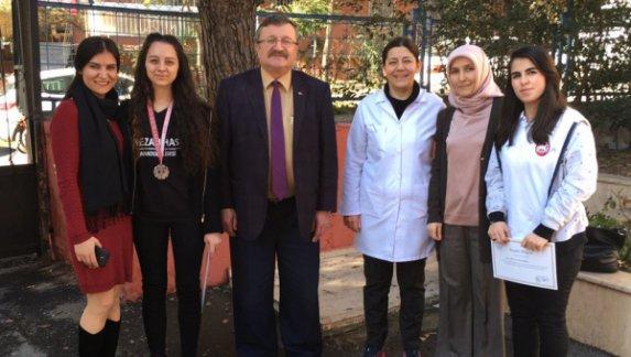 Küçükyalı Rezan Has Anadolu Lisesi  "Bir Şiir, Bir Nefes" Şiir Okuma Yarışmasında İki Öğrencimiz Dereceye Girdi