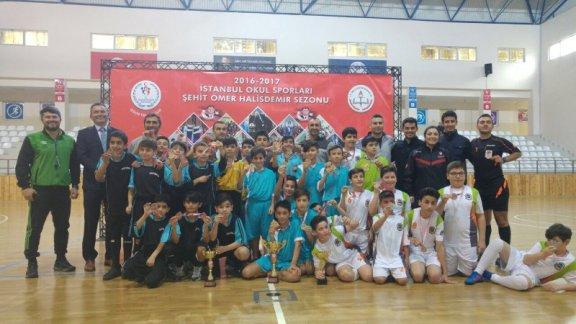 İBB Barbaros Hayrettin Paşa Ortaokulu - Futsal Küçük Takımımız Şampiyon Oldu
