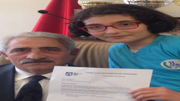 Muhsine Zeynep Ortaokuludan  Yılın İstanbul Kütüpkane Okuru 3.lük Ödülünü 5.sınıf öğrencimiz Elif ÇALIŞKAN aldı.