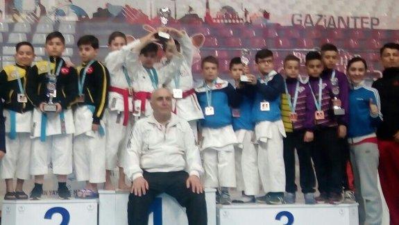İBB Barbaros Hayrettin Paşa Ortaokulu Türkiye Karate Şampiyonluğu 