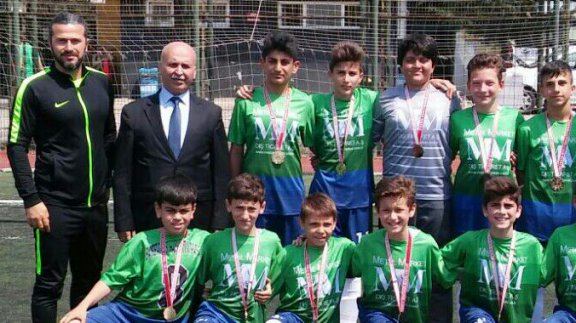 İBB Barbaros Hayrettin Paşa Ortaokulu Küçük Erkekler Futbol Takımı İlçe Birincisi 