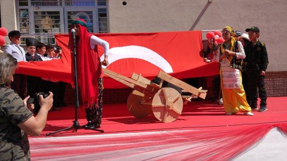 Ataköseoğlu İlkokulu 23 Nisan Ulusal Egemenlik ve Çocuk Bayramını Coşkuyla Kutladı
