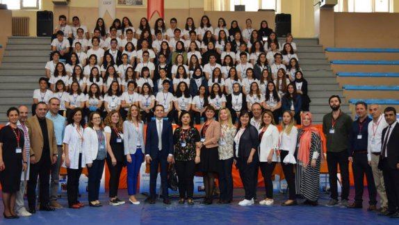 İlçe Milli Eğitim Müdürümüz Sn. Faik Kaptan İlçemiz Kadir Has Anadolu Lisesinin TÜBİTAK 4006 Bilim Fuarını ziyaret ettiler.