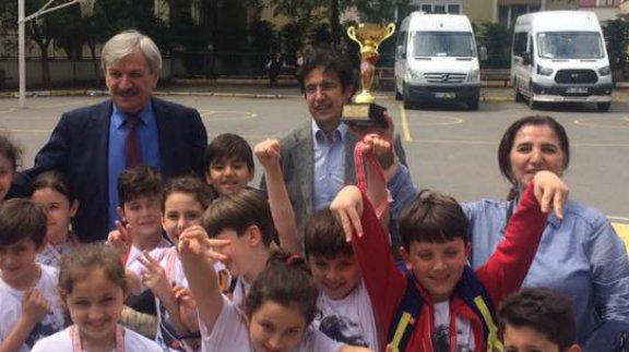 Güzide Yılmaz İlkokulu-Mendil Kapmaca Takımımız İstanbul 3.sü oldu