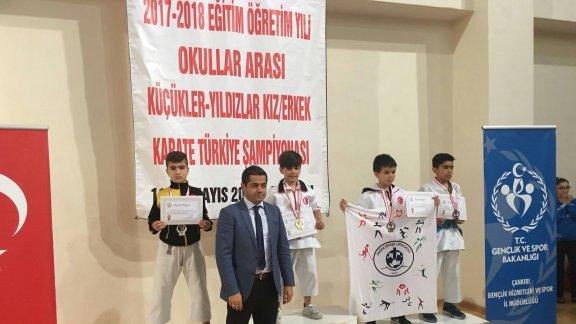 İlçemiz İBB Barbaros Hayrettin Paşa Ortaokulu öğrencisi Eyüp Can ÇALIŞKAN Türkiye Şampiyonu oldu.
