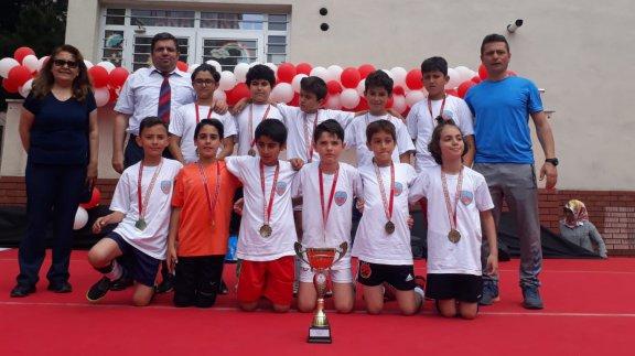 İlçemizde yapılan Futbol Turnuvasında Ataköseoğlu İlkokulu Öğrencileri 1. oldu.