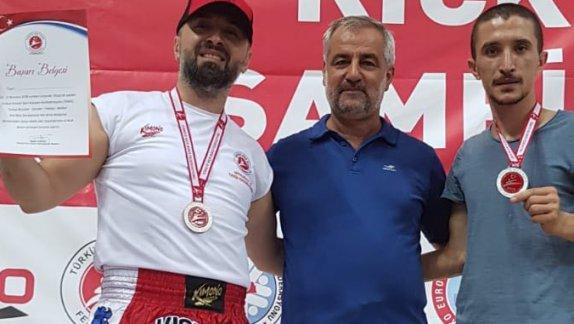 İBB Barbaros Hayrettin Paşa Ortaokulu Kick Box Türkiye 2.´si Şampiyonu 