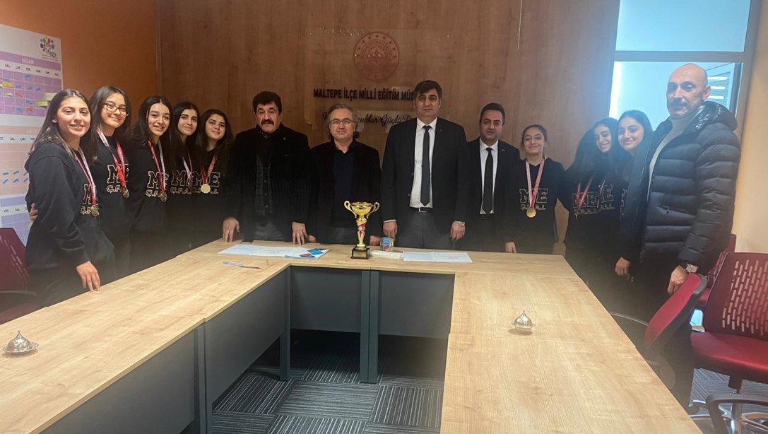 Kız Hentbol Takımı İstanbul Şampiyonu Olan Mediha Engizer Çok Programlı Anadolu Lisesi Öğrencileri Ziyarette Bulundular