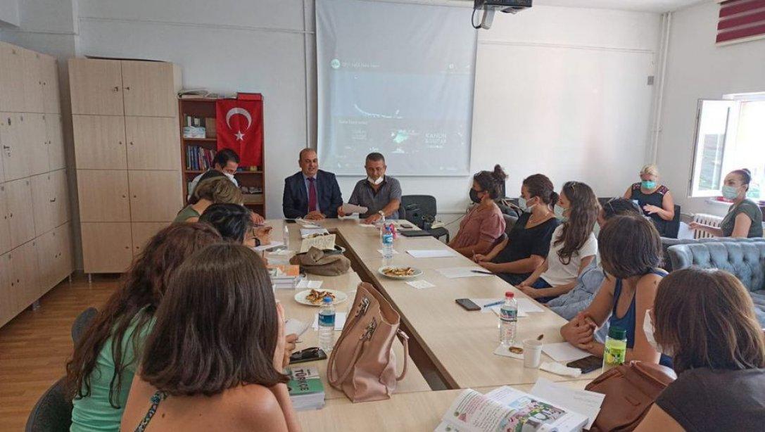 İlçe Milli Eğitim Müdürümüz Sn. Hüseyin Aydoğdu, Şehit Öğretmen Nevzat Akdemir İlkokulumuzu ziyaret ederek 2021-2022 Eğitim Öğretim Yılı Sene Başı Öğretmenler Kuruluna katıldılar.