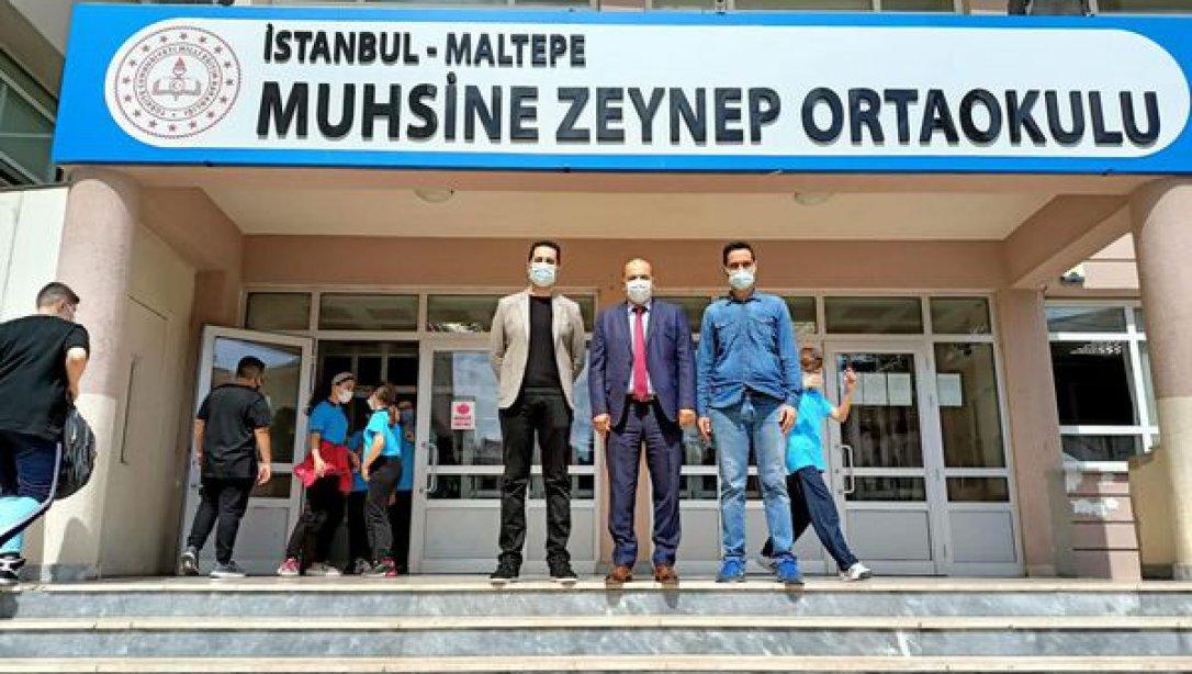 İlçe Milli Eğitim Müdürümüz Sn. Hüseyin Aydoğdu, Muhsine Zeynep Ortaokulunu ziyaret ederek öğretmen ve öğrencilerle bir araya geldiler.