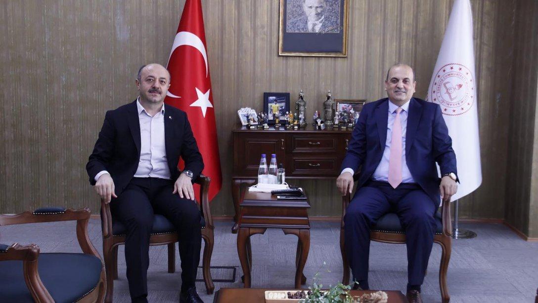 Memur-Sen İstanbul İl Başkanı Sn. Talat Yavuz, İlçe Milli Eğitim Müdürümüz Sn. Hüseyin Aydoğdu'yu ziyarette bulundular.