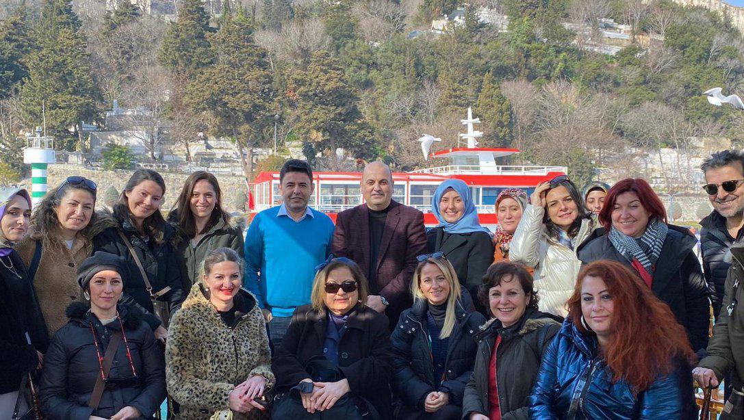 Müdürlüğümüzce düzenlenen öğretmenlerimizle buluşmalarımızdan birini daha Valide Sultan Gemisi ile bu kez İstanbul Boğazı'nda gerçekleştirdik. 