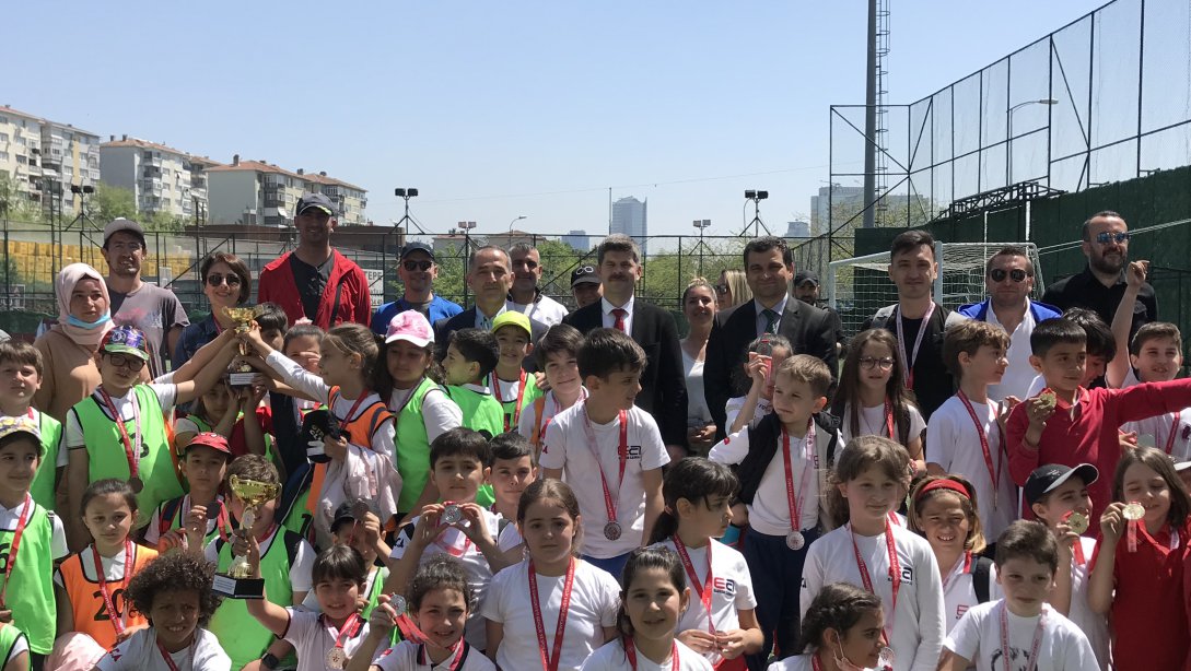 2021-2022 Okul Sporları İlkokul Fiziksel Etkinlik Oyunları Ödül Töreni