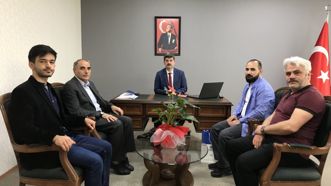 Anadolu Gençlik Derneği Maltepe Temsilcisi Levent Mabur İlçe Milli Eğitim Müdürümüz Sayın Soner Can'ı ziyarette bulundu.
