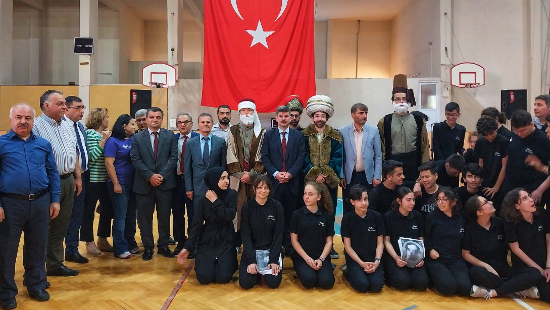 29 Mayıs İstanbul'un Fethi ilçe programını Maltepe Fen Lisesi'nde İlçe Milli Eğitim Müdürümüz Sn. Soner Can ve Şube Müdürümüz Yakup Av'ın katılımıyla gerçekleşmiştir.
