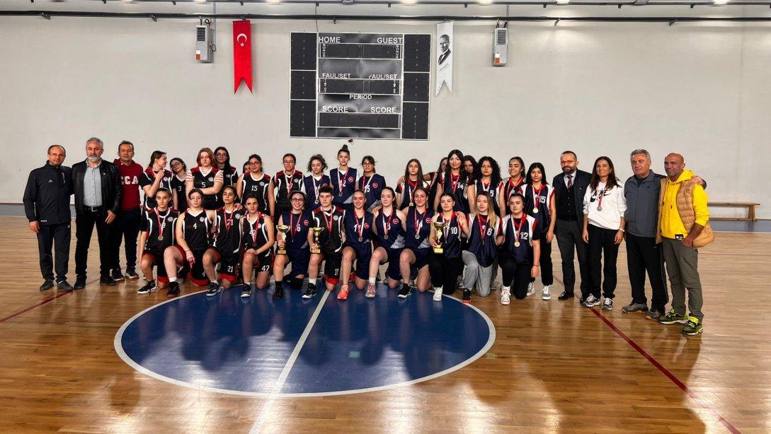 Küçükyalı Rezan Has Anadolu Lisesi Genç Kızlar Basketbol Takımı Maltepe İlçe Şampiyonu Oldu!