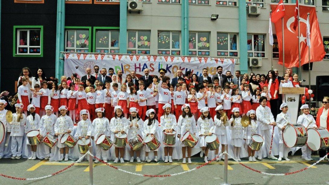 23 Nisan Ulusal Egemenlik ve Çocuk Bayramı Kutlama Programı Kadir Has İlkokulunda Gerçekleştirildi.