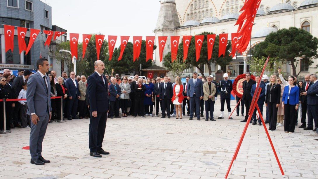 23 Nisan Ulusal Egemenlik ve Çocuk Bayramı Münasebetiyle Cumhuriyet Meydanı Atatürk Anıtı'nda Çelenk Sunma Töreni Gerçekleştirildi.