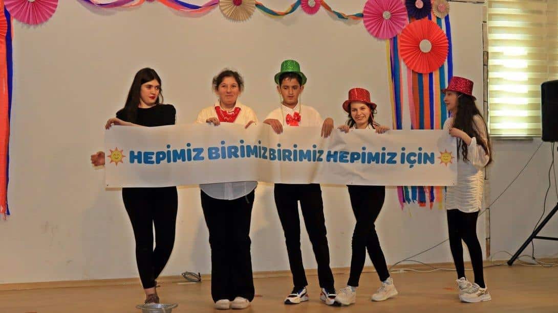 Şehit Murat Mertel Özel Eğitim Meslek Okulunda Engelliler Haftası ve Mezuniyet Töreni Programı Gerçekleştirildi.
